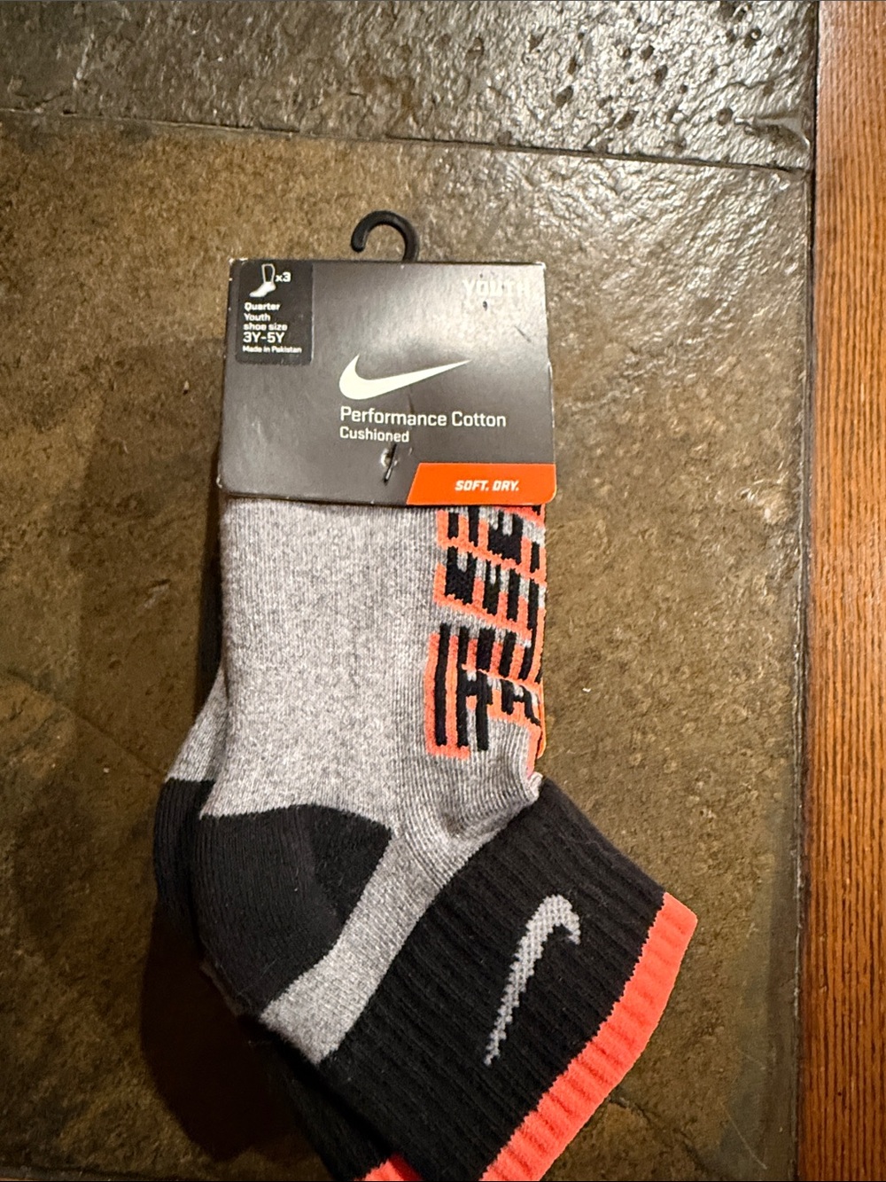 Nike Youth quarter socks shoe size 3Y-5Y Gray Black and Red Athletic Socks S/CH